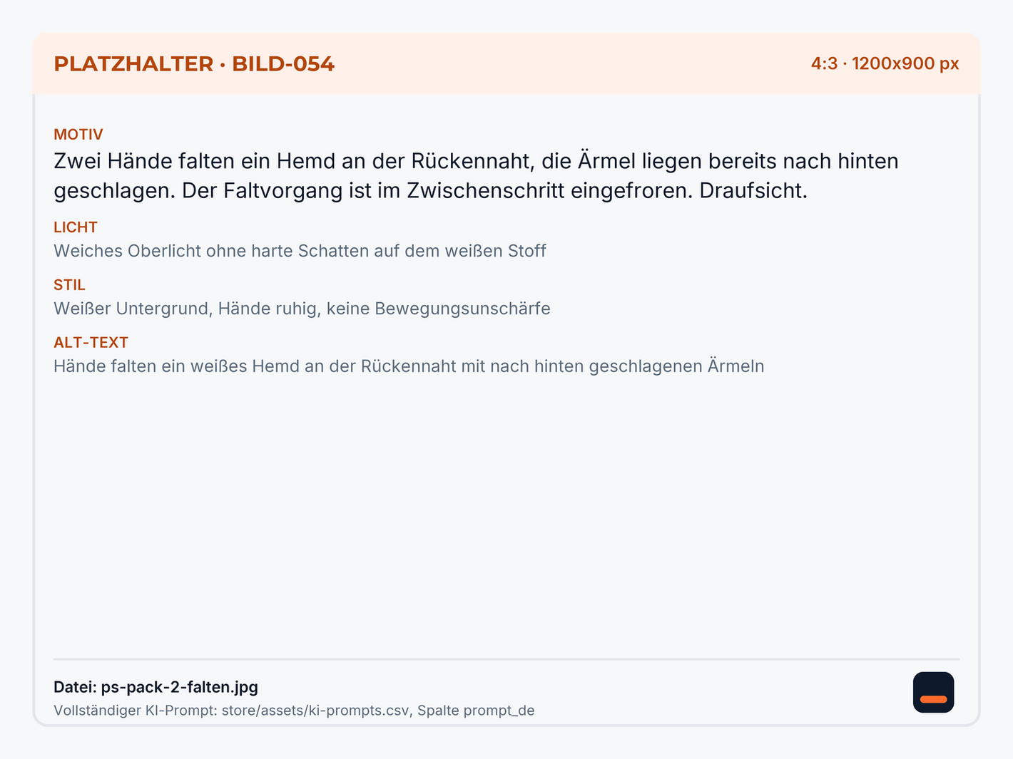 Hände falten ein weißes Hemd an der Rückennaht mit nach hinten geschlagenen Ärmeln